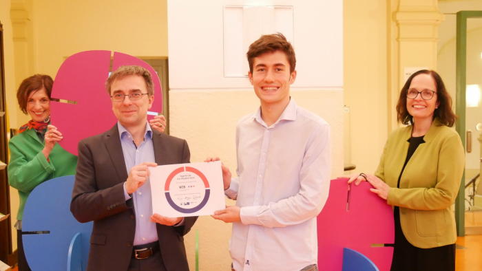 Handover ceremony of Fairwork certificate at WZB