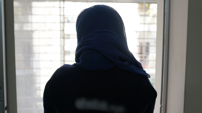 Female platform worker in Bangladesh